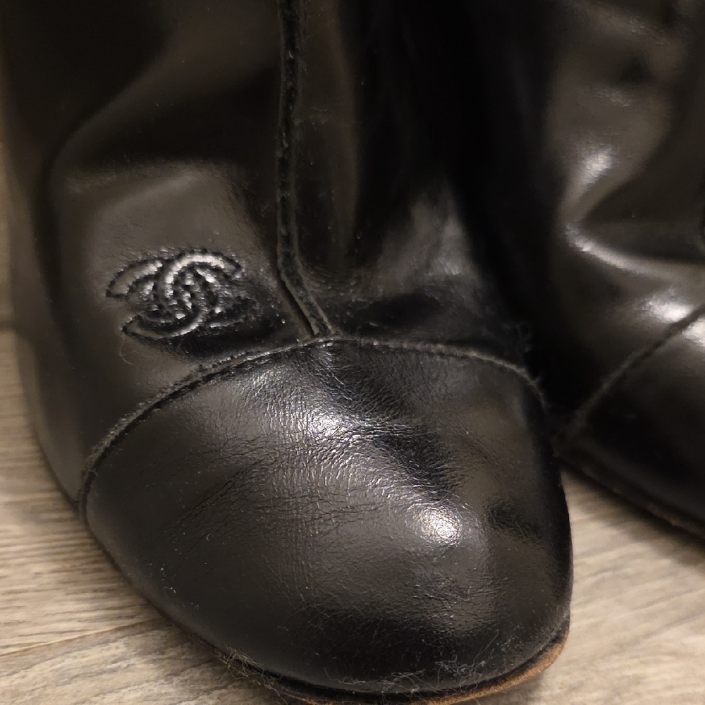CHANEL Glossy Black Leather Ankle Boots
